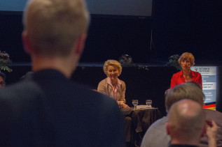 Die Verteidigungsministerin Ursula von der Leyen beim Bürgerdialog in Lüneburg.