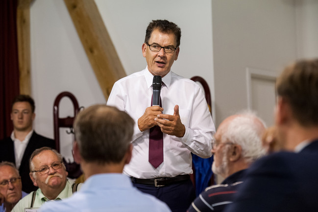 Bürgerdialog mit BM Gerd Müller in Fredersdorf am 1.9.