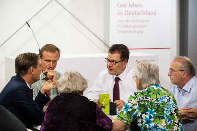 Bürgerdialog mit BM Gerd Müller in Fredersdorf am 1.9.