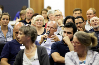 Teilnehmende des ZukunftsTages in der Diskussion