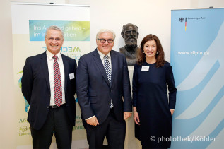 Bürgerdialog mit Minister Steinmeier am Mittwoch (14.10.) in Berlin, kulturweit-Freiwillige 